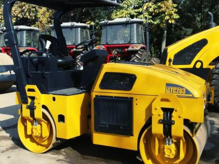 3噸無(wú)級(jí)變速自動(dòng)擋雙鋼輪壓路機(jī)