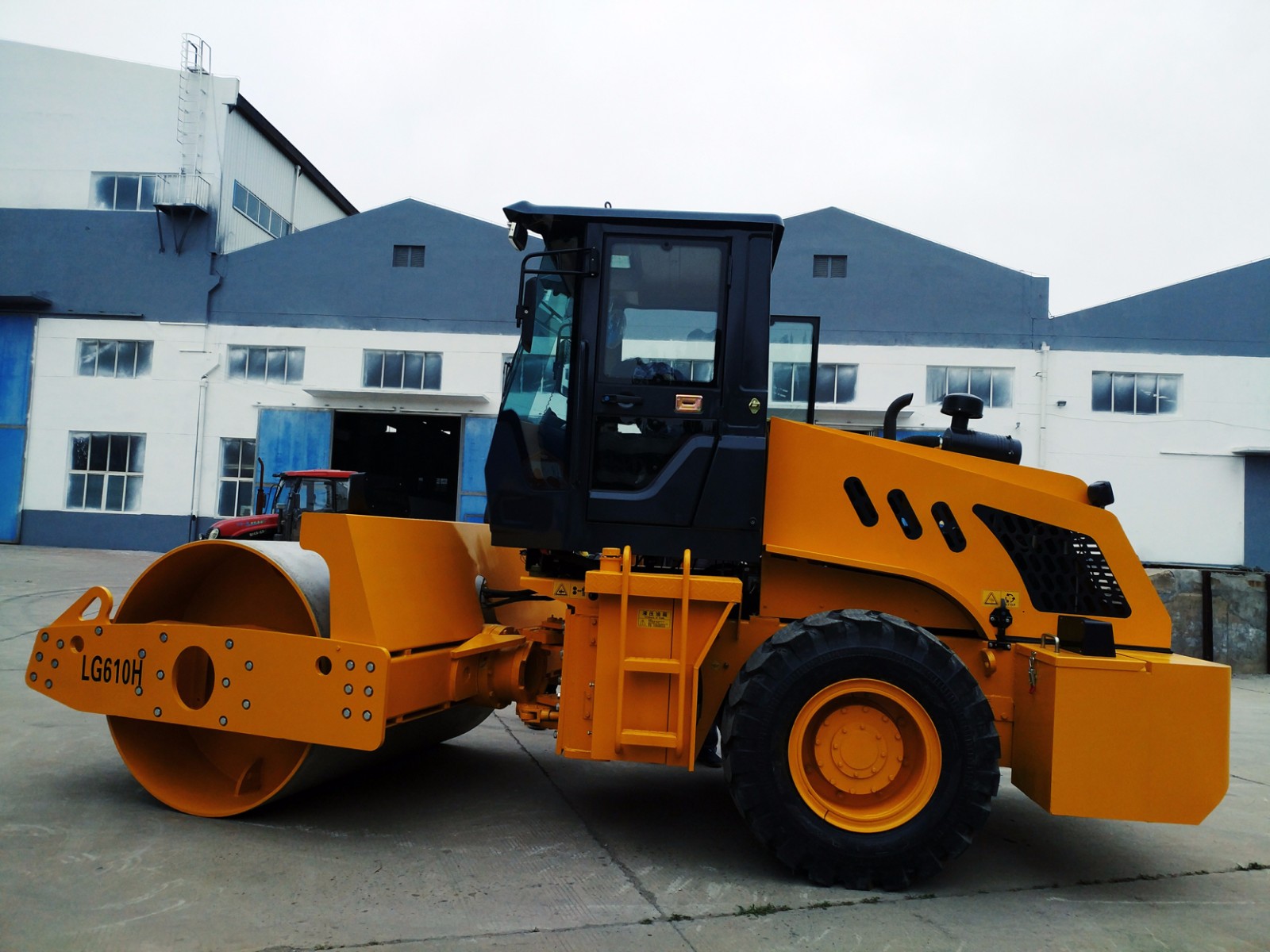 LG610H單鋼輪振動單驅全液壓壓路機_10噸壓路機-10噸壓路機-洛陽冠道機械有限公司 洛陽壓路機