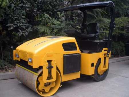 3噸前鋼輪后輪胎無(wú)級(jí)變速自動(dòng)擋壓路機(jī)