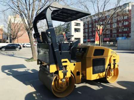 3噸全液壓雙驅(qū)雙振壓路機(jī)