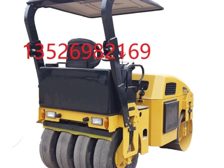 3噸全液壓無(wú)級(jí)變速壓路機(jī)