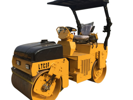 洛陽(yáng)3噸雙鋼輪壓路機(jī)